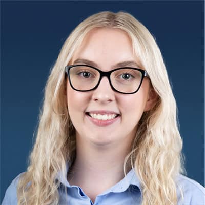 Laura - Headshot
